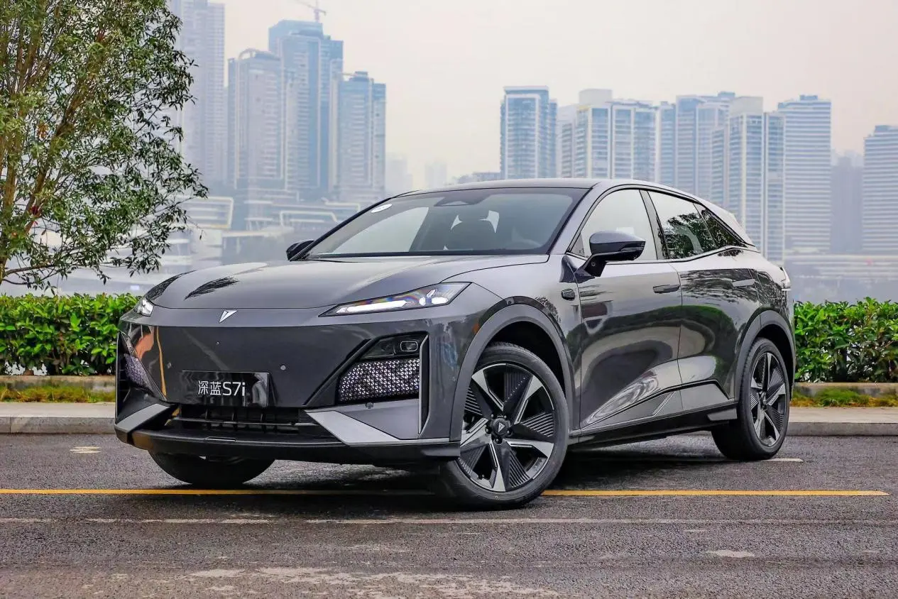 1.5T四驱，油耗6.7L，轴距近3米，带空气悬架，自主国货力压合资