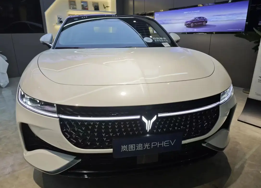 岚图追光PHEV：兼顾豪华、性能与经济的理想座驾