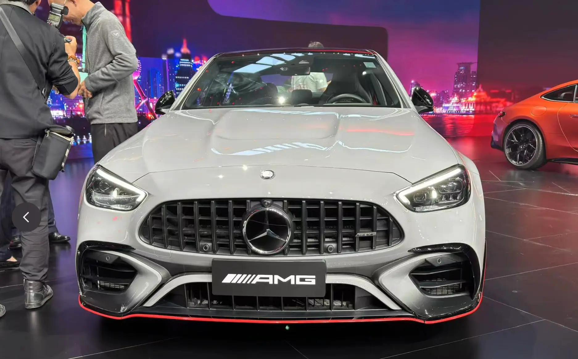 全新AMG C 63闪亮登场，四缸加电力量震撼！