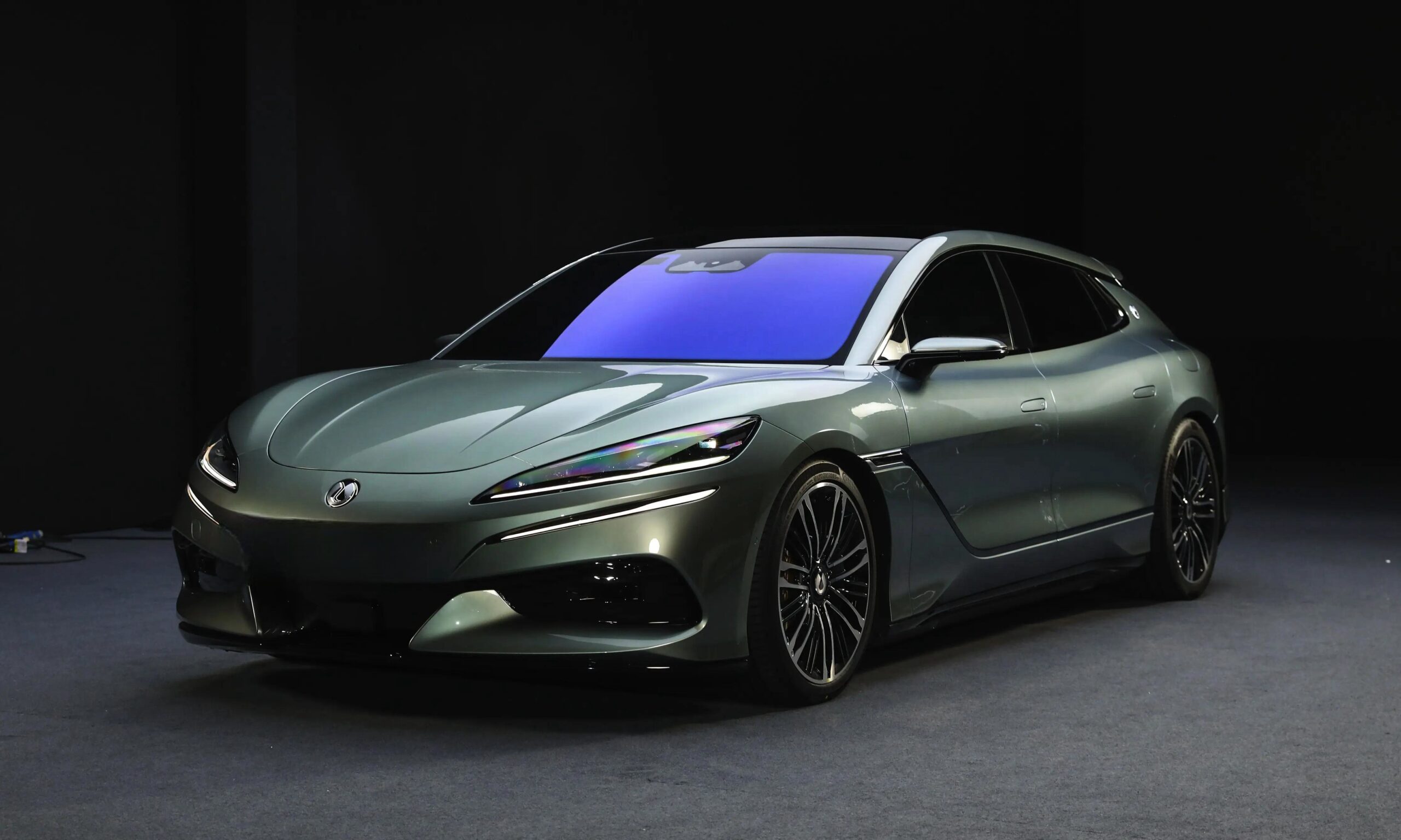 全新腾势Z9 GT正式亮相！三电四驱竞逐保时捷Panamera？