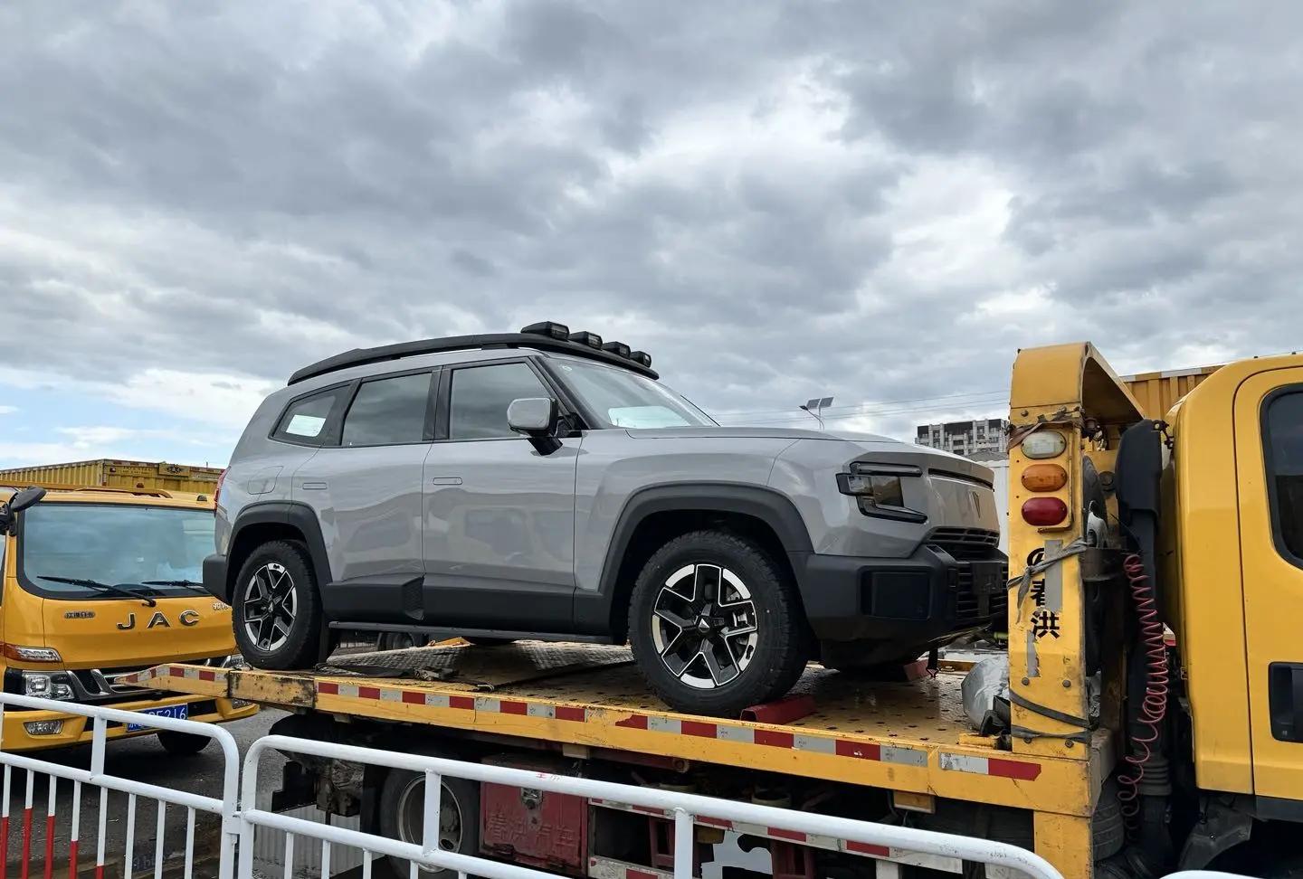 新车 | 凶猛巨兽登场！ 深蓝G318增程“方盒子SUV”亮相北京车展