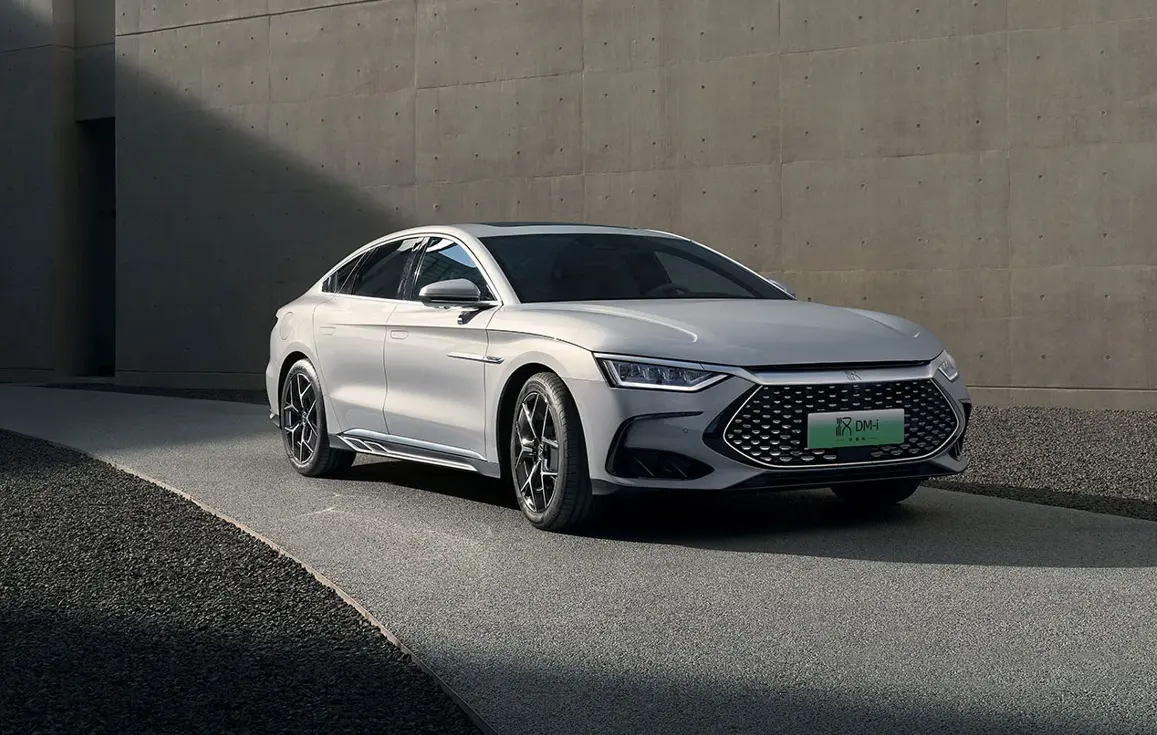 16万真香荣耀版！1.5T混动油耗4.2L！配置拉满锤爆合资！