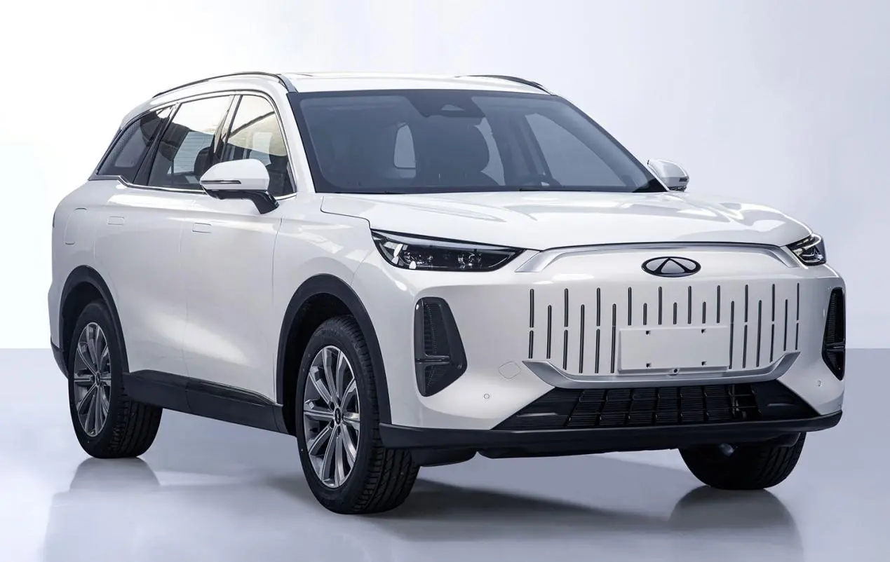 1.5T插混，4米8长，油耗4.2L，续航1400km，5座7座可选，15万必火