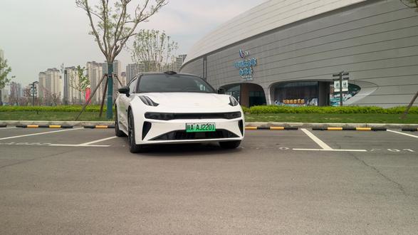 26.9万起售！升级800伏高压平台，全新极氪001和Model Y怎么选？ #极氪 #极氪