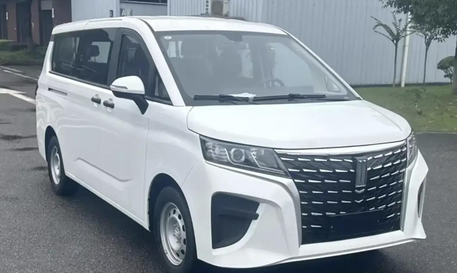 中大型MPV，领途M8正式亮相市场，售价7.28万元