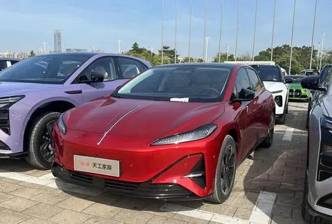 新车 广州车展探馆：红旗天工中型轿车实车曝光，2025年上市