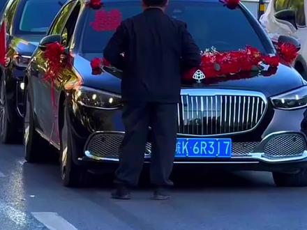 跪的不是标，跪的是多年直不起的腰#婚车 #接亲