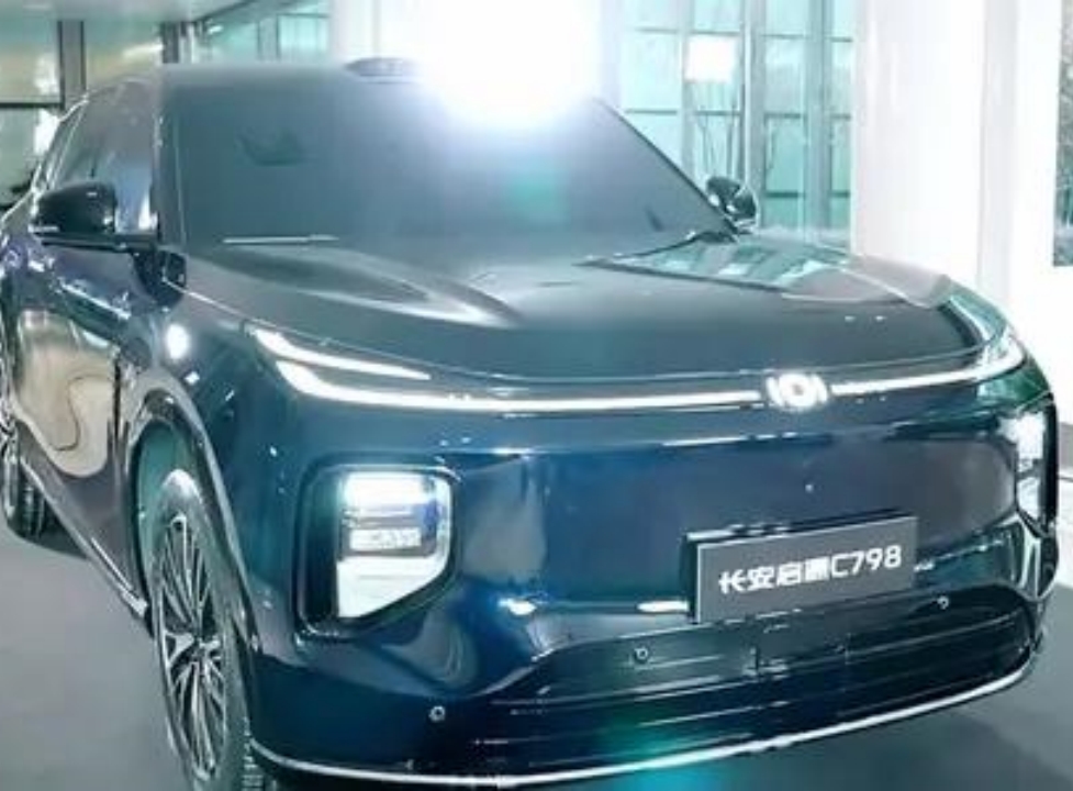 长安启源C798中型SUV亮相：搭载1.5升与1.5T插混动力，明年正式登陆市场