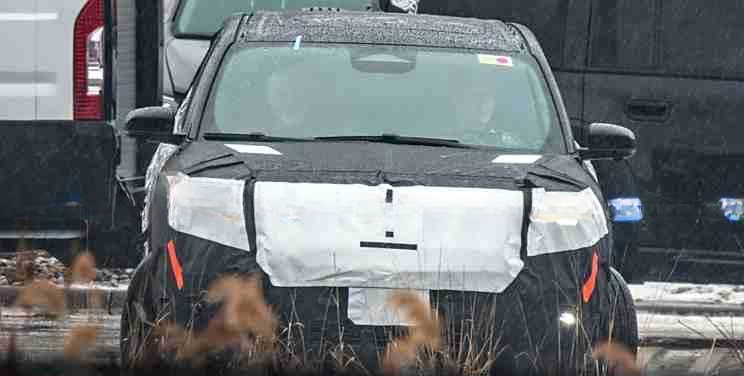 定位中型SUV 有望采用混合动力 全新Jeep自由光谍照曝光