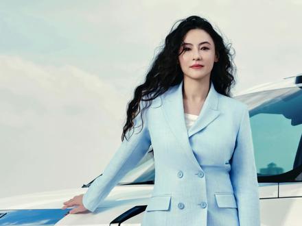 杭州湾库里南极氪9X 我猜你车库里还差一台顶级SUV，剩下的一起来努力
#极氪9X
#25年最值得等的车
#极氪9X全系3秒级
#全尺寸SUV之王极氪9X
#成功人士首选