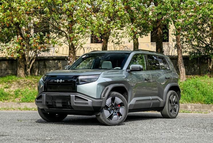 豹5之后又一力作！方程豹钛3轻越野SUV 3月31日预售启幕