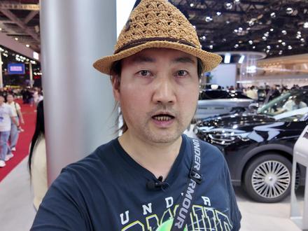 上海车展 风云T9跻身豪华中型电混SUV队列 看有什么真本事 在上海车展的风云T9展出25款新车色翡翠绿，还有16项焕新升级，看它是否可以跻身豪华中型电混SUV队列。#买混动SUV必选风云T9 #最值得看的豪华电混SUV #2025上海车展