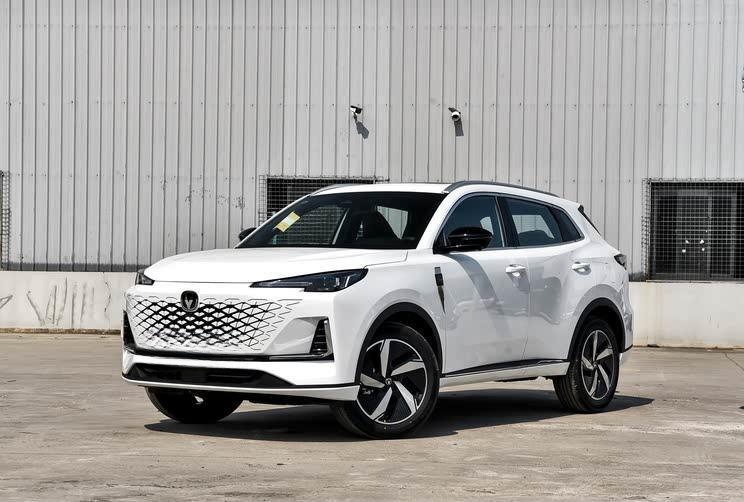 长安三款新车齐发：CS55PLUS/逸动/UNI-V搭载新蓝鲸500Bar引擎4月8日上市