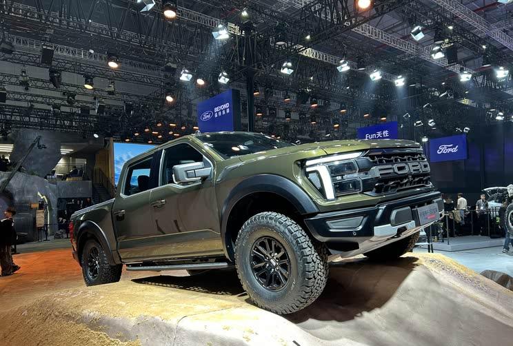 2025上海车展前瞻：福特F-150猛禽实车抢先看，细节升级更霸气