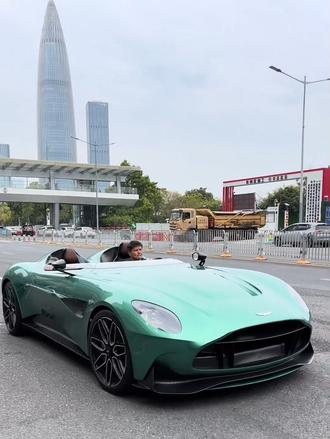 王健林都扛不住了，阿斯顿马丁销量暴跌也很正常吧