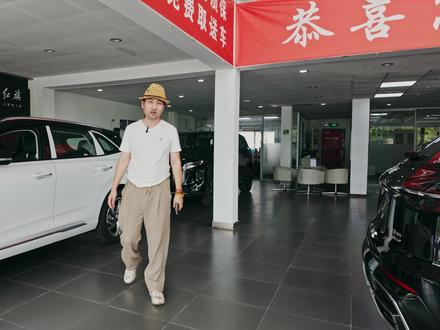 25款红旗H9上市 全系标配8AT变速箱 还有诸多豪华升级 各位老板是不是该换新车了，2025款红旗H9 C+级豪华轿车刚刚上市，上市限时一口价23.58万元起，跟我来店里看看车。#2025款红旗H9焕新上市 #C级豪华与你更近一步 #企业家出行新名片 #红旗焕新季超级置换礼