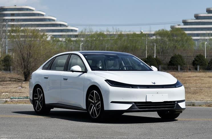 北汽极狐S3申报信息曝光：续航超500km 竞争Model 3