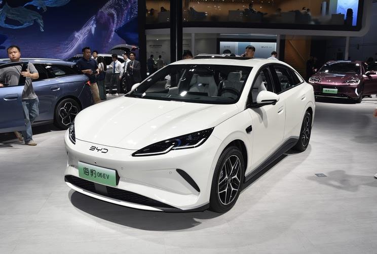 比亚迪海豹06EV定档6月7日上市 秦L EV同平台兄弟车型