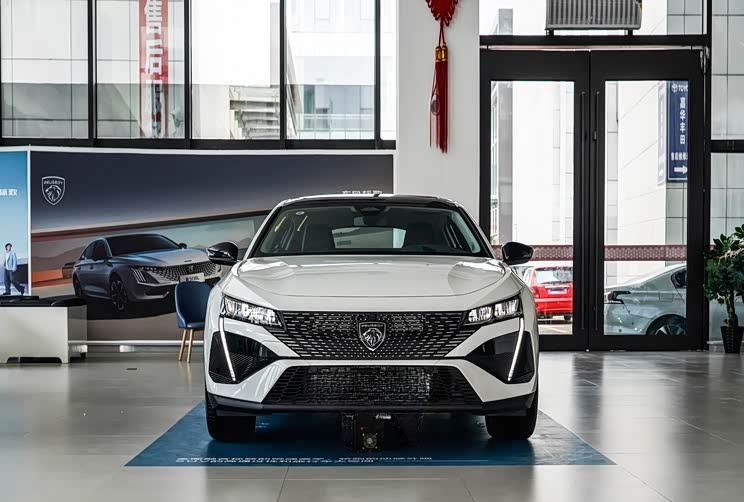 2025款标致408X焕新上市 1.6T动力全系标配起售15.37万元