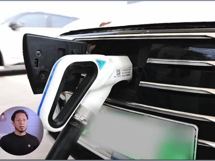 优惠9.2万 红旗HS7 PHEV限时权益价19.88万起 选混动到红旗，红旗HS7PHEV，官方直降 5.1万元，旧车置换，再享 3.5万元补贴，三项叠加，优惠9.2万，限时权益价19.88万元，免缴购置税 #选混动到红旗 #红旗HS7PHEV