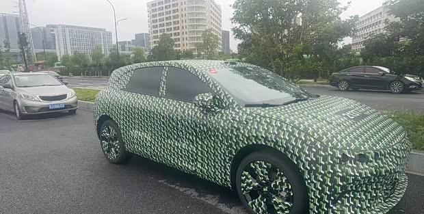 零跑B05路试谍照曝光：激光雷达+欧系设计 或11月开启预售
