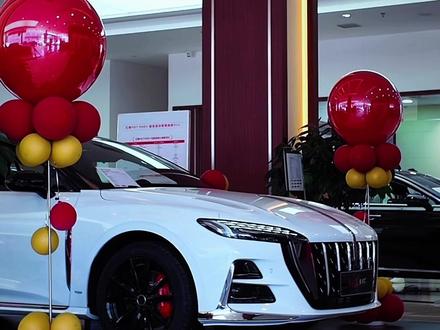 今天我又又又，又去红旗4S店了 今天和朋友去定红旗H5PHEV，限时焕新价14.18万起，没买车的抓紧去看看吧。#总有一抹红守护千万家 #豪华不妥协买它不纠结 #红旗H5Phev  #红旗H5 #买混动到红旗
