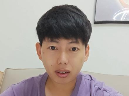 #总有一抹红守护千万家 #豪华不妥协买它不纠结 #红旗HS5 #中国豪华混动看红旗 #选混动到红旗
  红旗HS5限时售价13.68起，终身质保，四年或十万公里免费保养