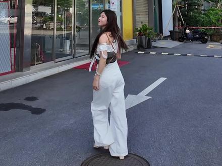红旗HS5 200万辆纪念版来袭 #总有一抹红守护千万家 #豪华不妥协买它不纠结 #红旗HS5 #中国豪华混动看红旗 #选混动到红旗