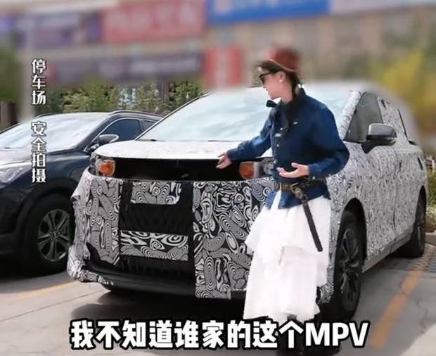 智界首款MPV谍照曝光：纯电/增程双动力可选，预计2024年Q1发布