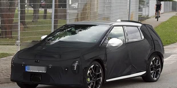 起亚EV4 GT性能版曝光：零百加速破4秒 2026年上市