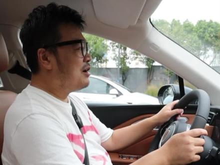 试驾25款hs7phev 说到六座版混动suv怎么能不提到红旗hs7phev呢？#红旗荣耀 #红旗HS7PHEV #总有一抹红守护千万家