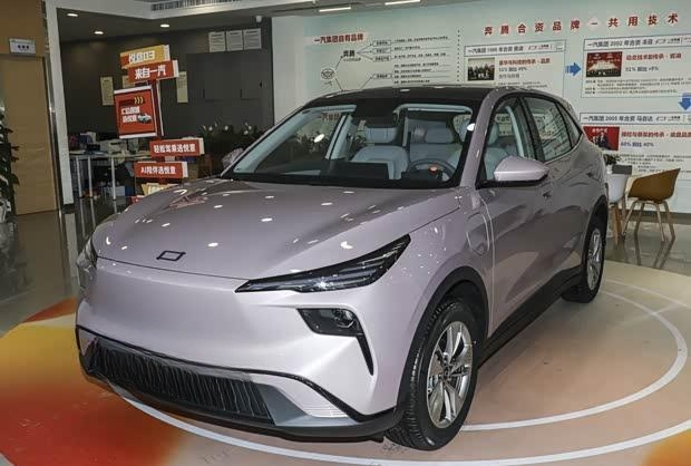 一汽奔腾B70龙腾版上市！续航565km仅售8.88万