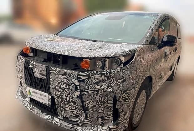 享界MPV最新路试谍照曝光 预计2026年正式亮相