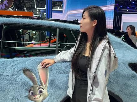 2025广州车展上，上汽大众带来了一款根据疯狂动物城主角形象深度定制的展车！#广州车展 #上汽大众 #上汽奥迪 #疯狂动物城联名