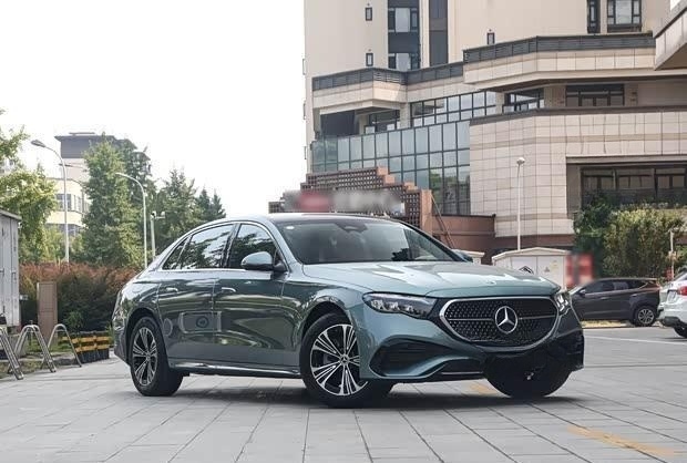 全新奔驰E级上市，经典版售42.99万元起