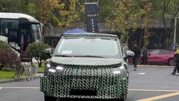 零跑A10谍照首曝 广州车展即将亮相