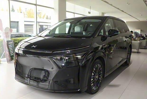 小鹏X9增程版到店实拍：预售35万起，续航超1600km