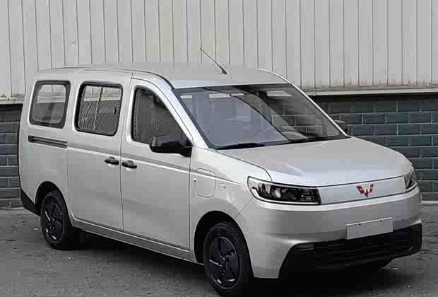 全新五菱荣光EV申报图曝光 提供5座/7座可选