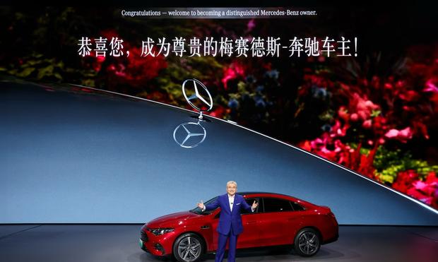 奔驰纯电CLA亮相，20万级市场迎来新标杆