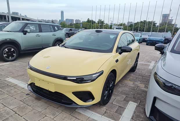 零跑Lafa5即将于11月27日正式上市，广州车展抢先实拍