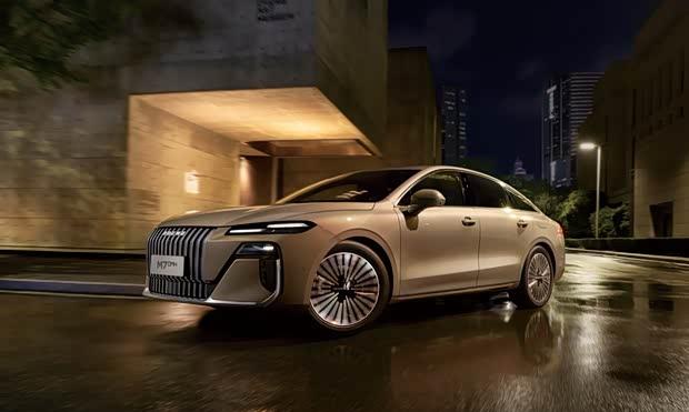 2025广州车展：荣威M7 DMH插混版惊艳亮相