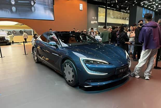 广州车展仰望U7全新配色内饰亮相