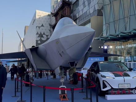 只有红旗配这样的场面 #红旗携手国之重器歼35空降宁波#红旗汽车 #红旗天工