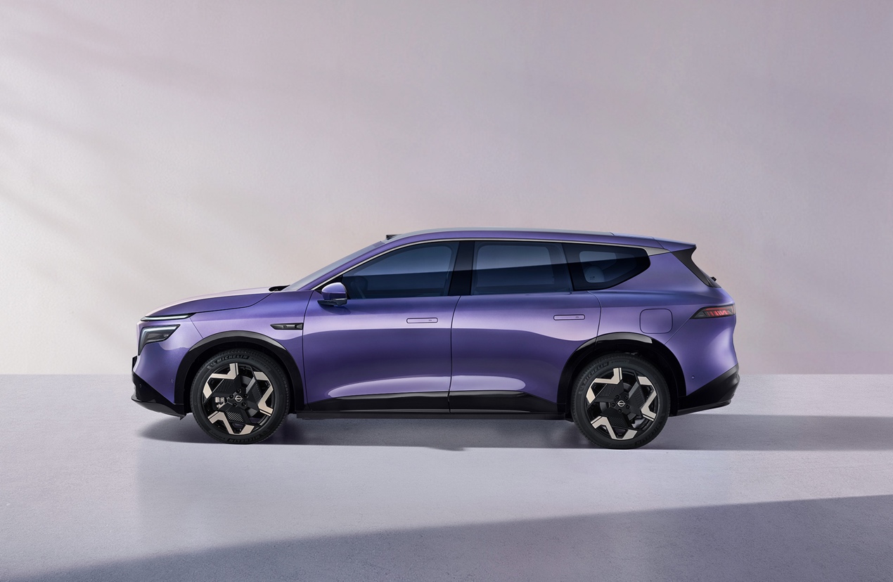 蓝色的汽车 AI 生成的内容可能不正确。