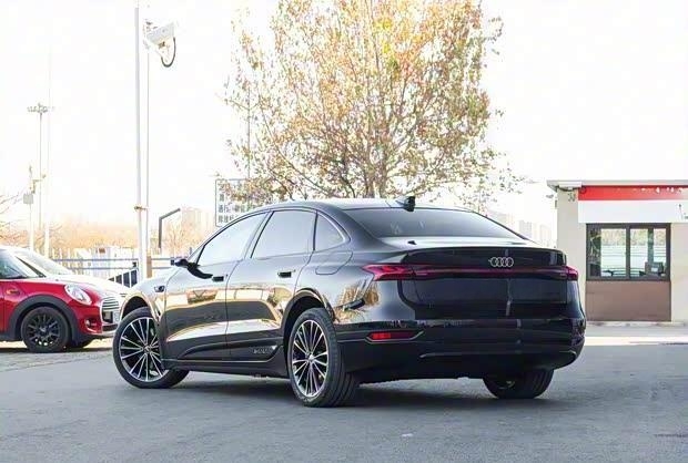 华为智驾加持！全新奥迪A6L e-tron续航近800km到店