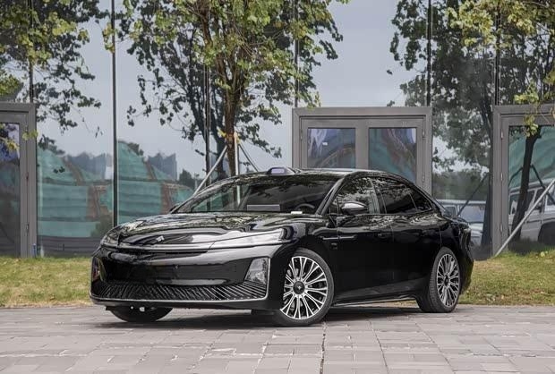 华为鸿蒙座舱加持 昊铂A800增程版实车亮相