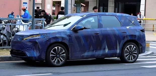 比亚迪全新SUV路试谍照曝光 或定名“元MAX”