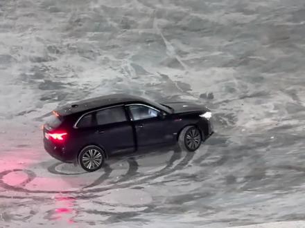 冰锅挑战大秀舞姿，红旗HS6 PHEV实力强劲 #这是我看过最猛的刷冰锅了  #红旗HS6成功挑战2026第一冰锅