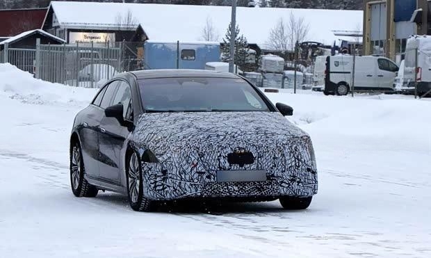 新款奔驰EQS路试谍照曝光 将升级800V架构