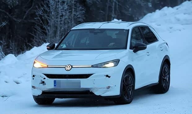 性能猛兽即将出笼！大众T-Roc R 333马力搭配AK排气最新谍照曝光